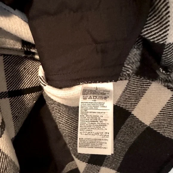 Old Navy NWOT Black and White Plaid Shacket - Picture 5 of 5